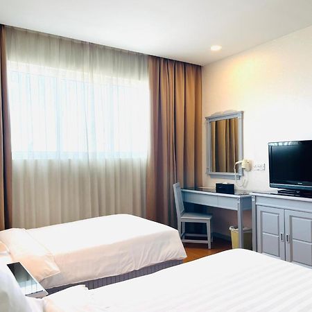 Penview Hotel Kuching Bagian luar foto