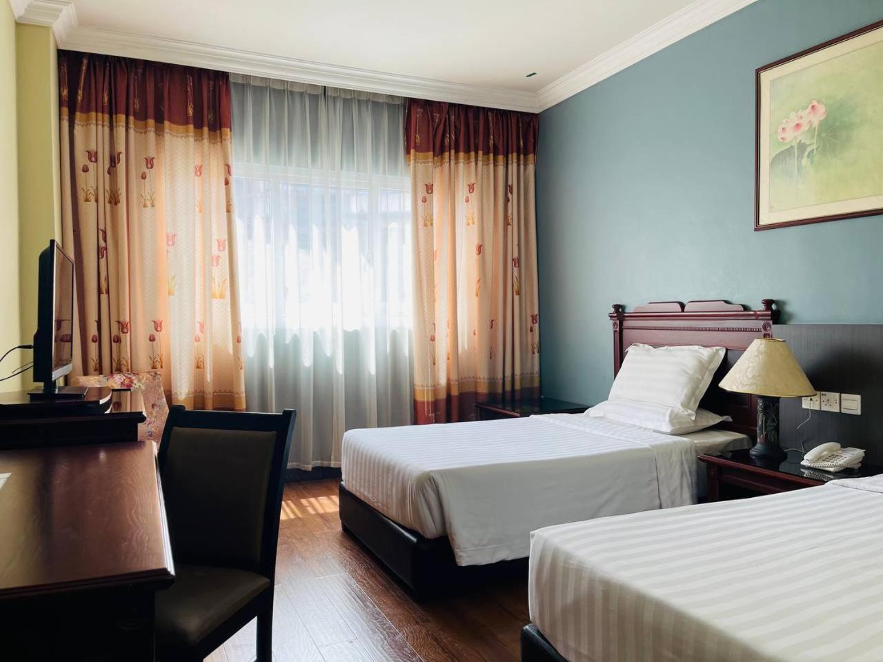 Penview Hotel Kuching Bagian luar foto
