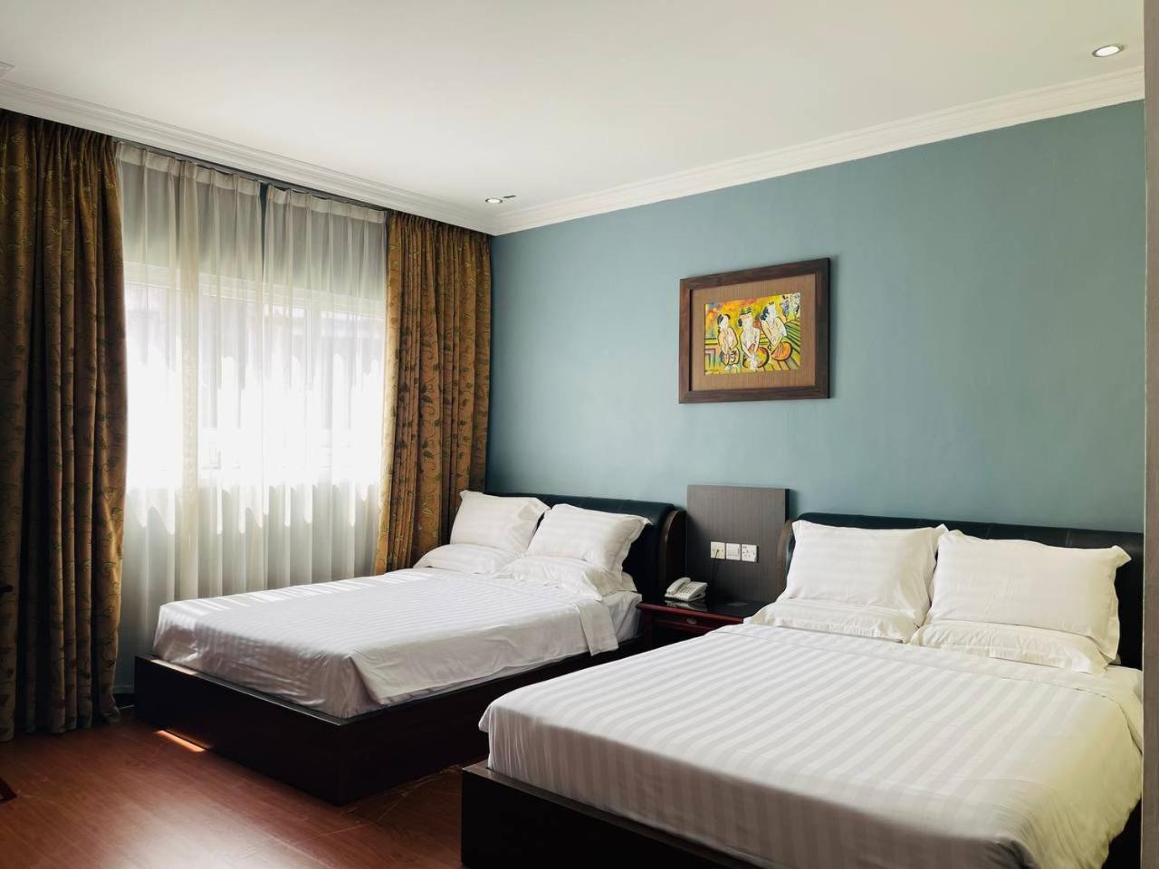 Penview Hotel Kuching Bagian luar foto