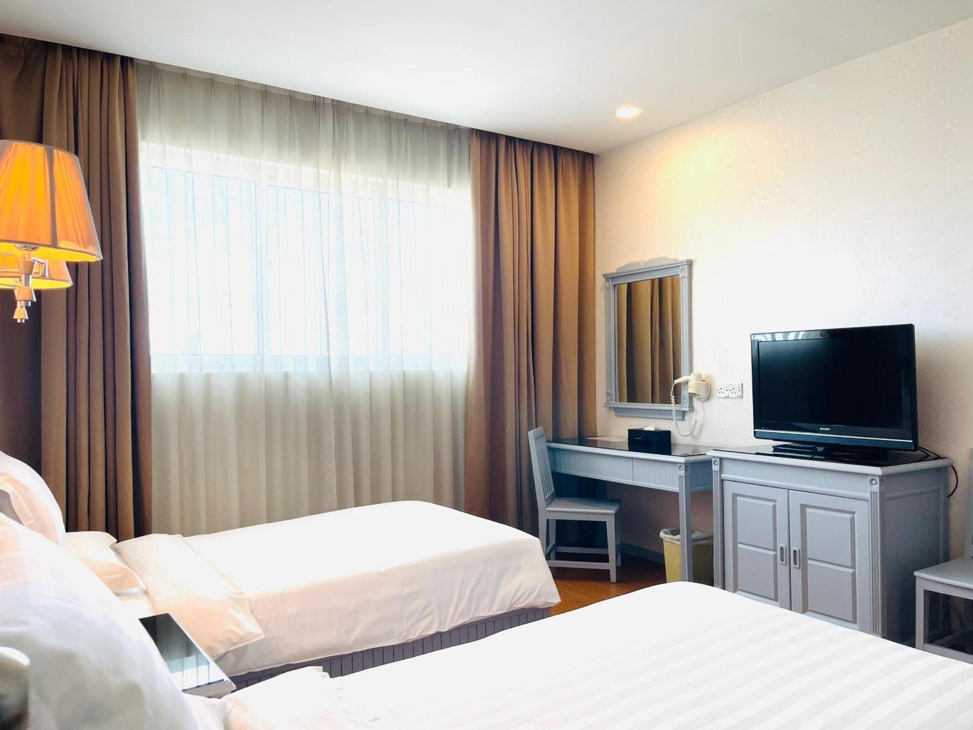 Penview Hotel Kuching Bagian luar foto