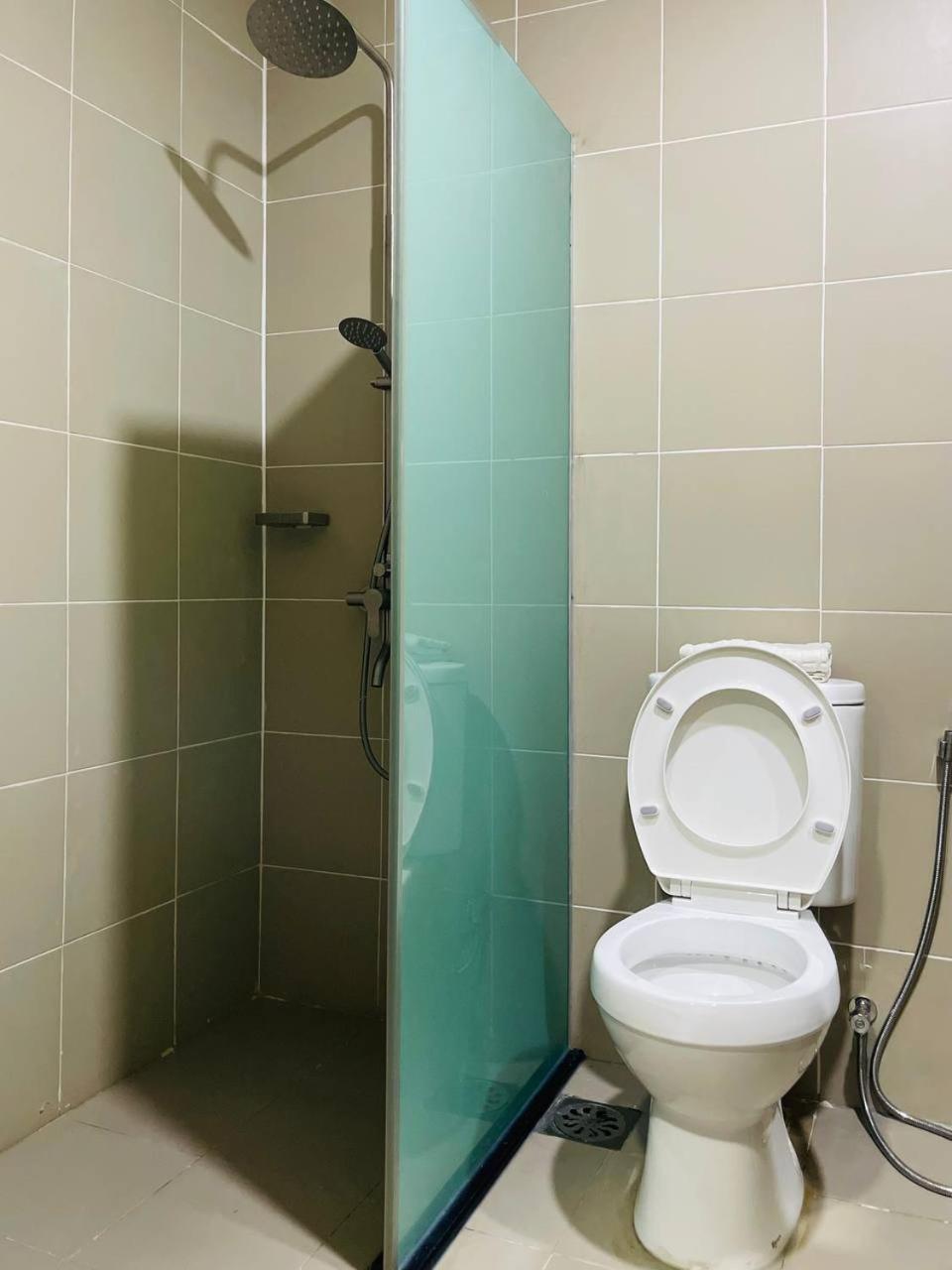 Penview Hotel Kuching Bagian luar foto