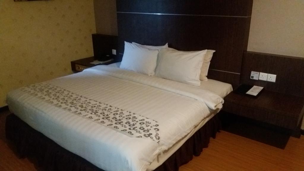 Penview Hotel Kuching Bagian luar foto