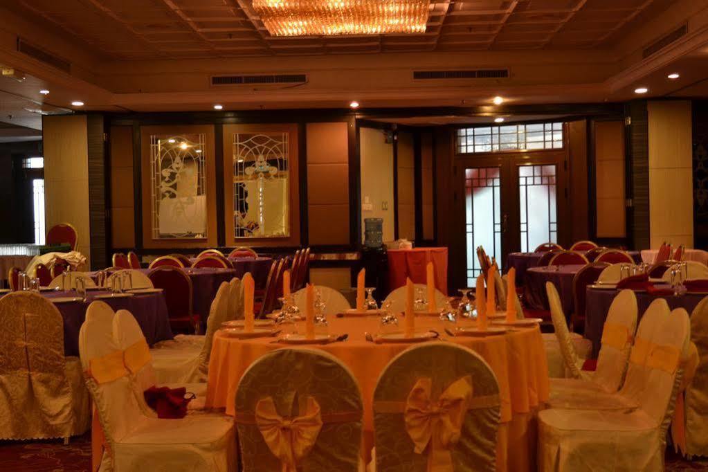Penview Hotel Kuching Bagian luar foto
